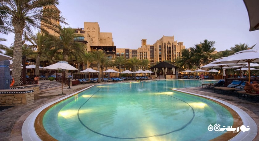 نمای استخر روباز هتل